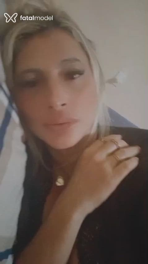 Acompanhante mulher loira (o) de olhos castanhos - Mell Melissa Acompanhante mulher loira (o) de olhos castanhos - Mell Melissa