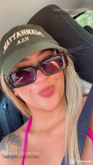 Acompanhante mulher loira (o) de olhos verdes em Pindamonhangaba - Melissa