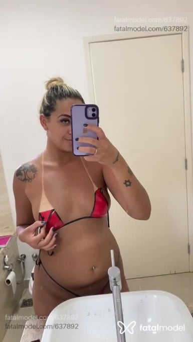 Acompanhante mulher loira (o) de olhos verdes em Pindamonhangaba - Melissa