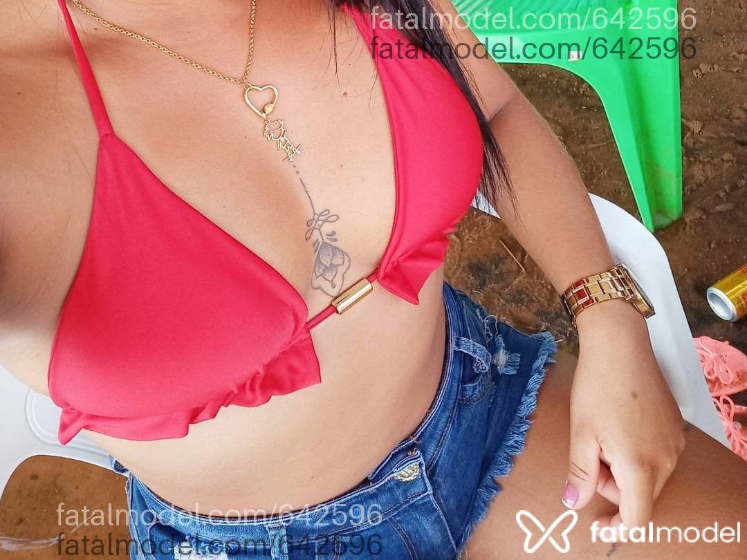 Acompanhante mulher morena (o) de olhos mel - Vitória