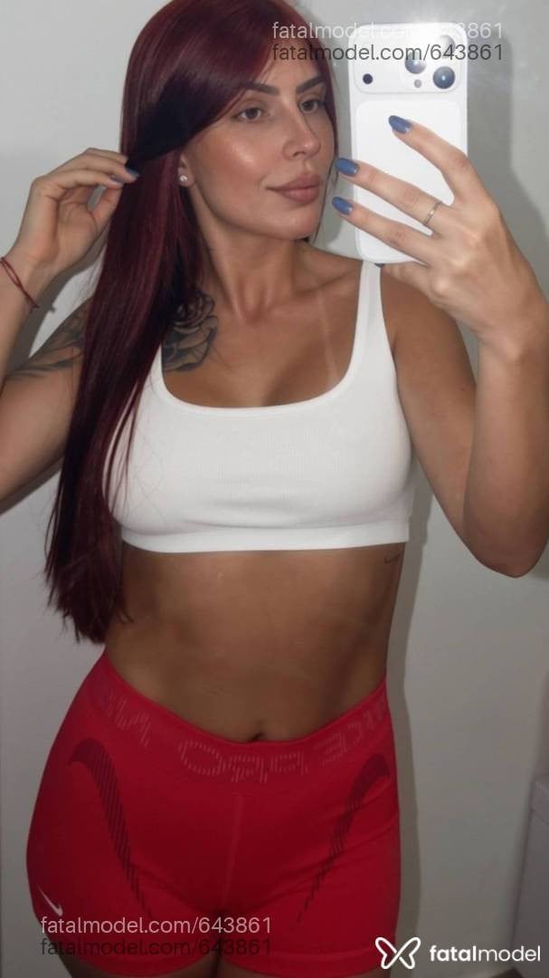 Acompanhante mulher ruiva (o) de olhos castanhos - Bruna Melo