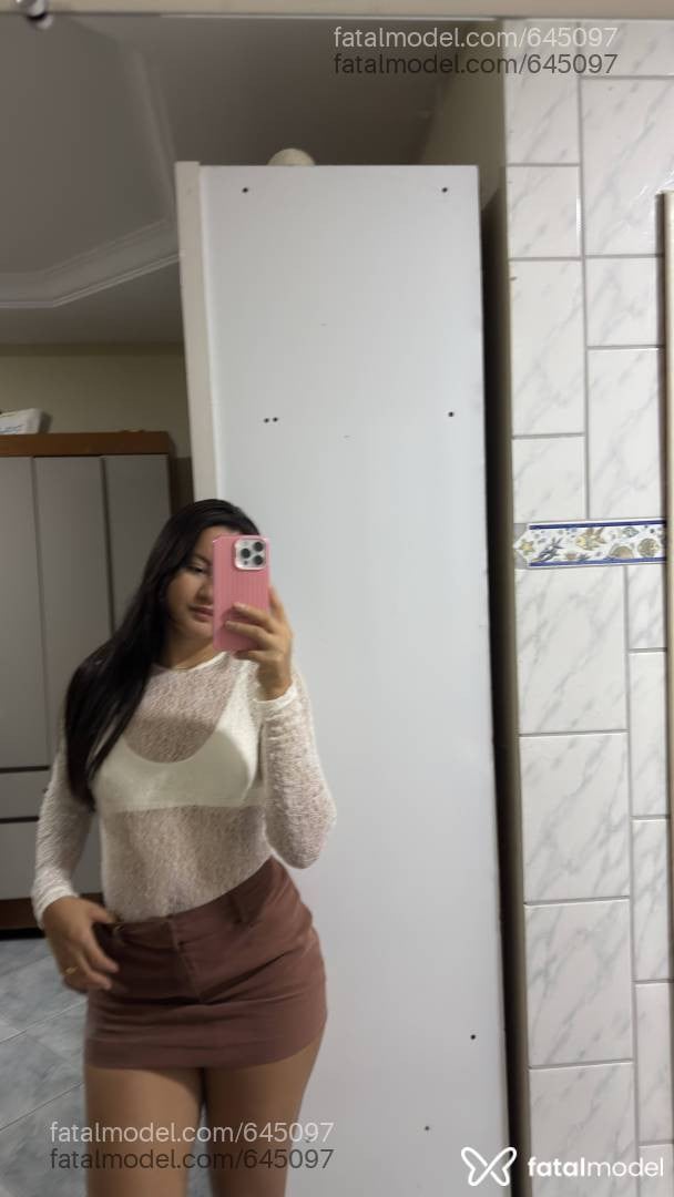 Acompanhante mulher com cabelo castanho de olhos castanhos - Mirella Bellaver