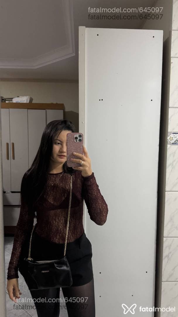 Acompanhante mulher com cabelo castanho de olhos castanhos - Mirella Bellaver Acompanhante mulher com cabelo castanho de olhos castanhos - Mirella Bellaver