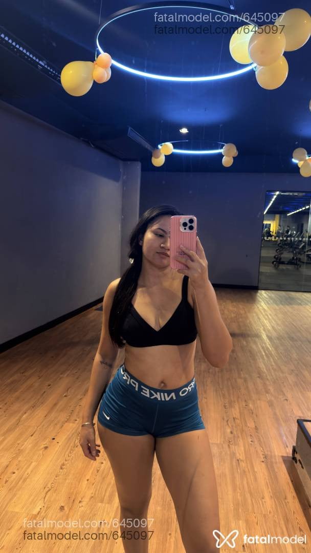 Acompanhante mulher com cabelo castanho de olhos castanhos - Mirella Bellaver