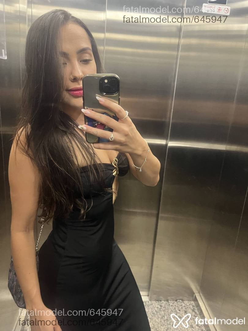 Acompanhante mulher com cabelo colorido de olhos mel em Unaí Acompanhante mulher com cabelo colorido de olhos mel em Unaí - Júlia Vasconcelos
