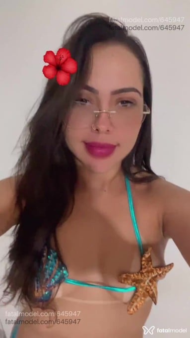 Acompanhante mulher com cabelo colorido de olhos mel em Unaí Acompanhante mulher com cabelo colorido de olhos mel em Unaí - Júlia Vasconcelos