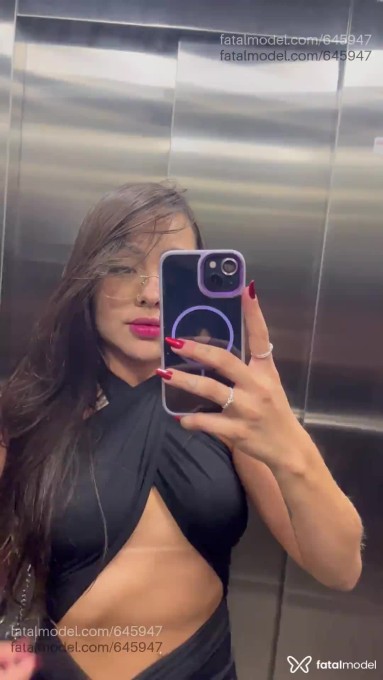 Acompanhante mulher com cabelo colorido de olhos mel em Unaí Acompanhante mulher com cabelo colorido de olhos mel em Unaí - Júlia Vasconcelos