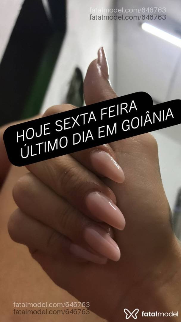 Acompanhante mulher trans loira (o) de olhos cinza - BABI CASTELLANO