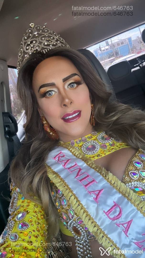 Acompanhante mulher trans loira (o) de olhos cinza - BABI CASTELLANO