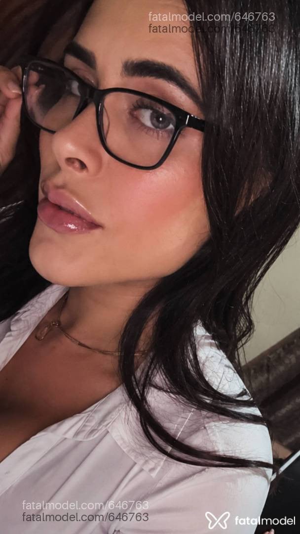 Acompanhante mulher trans loira (o) de olhos cinza - BABI CASTELLANO