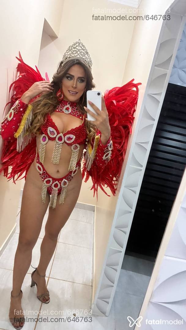 Acompanhante mulher trans loira (o) de olhos cinza - BABI CASTELLANO