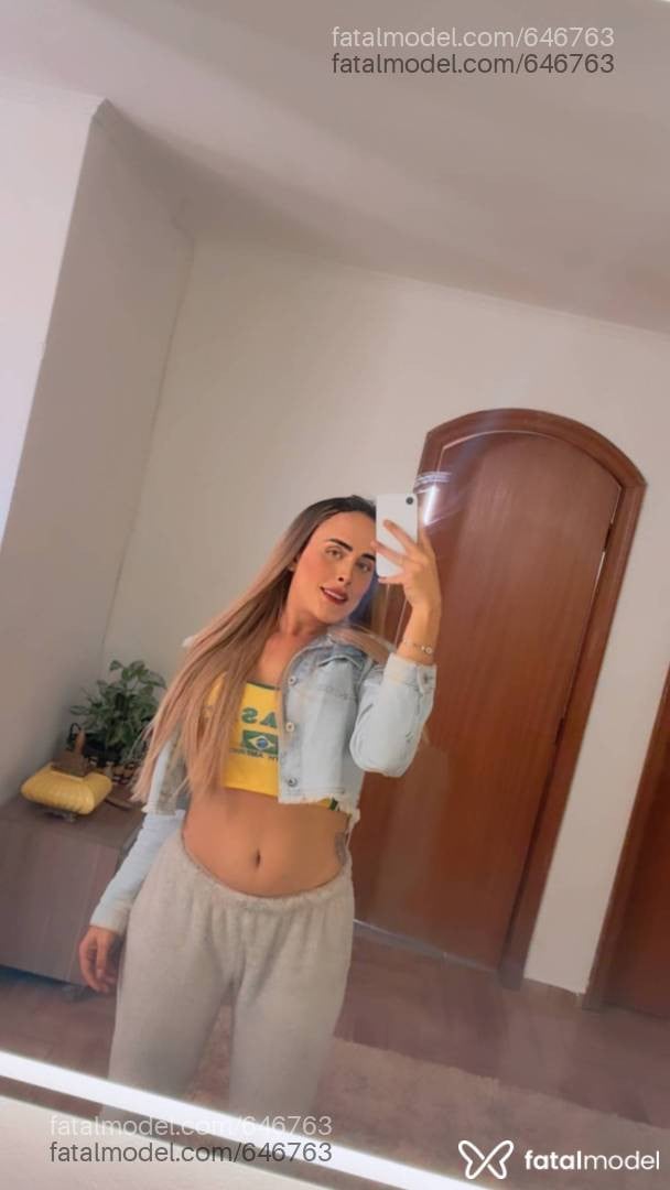 Acompanhante mulher trans com cabelo castanho de olhos cinza em São Bernardo do Campo - BABI CASTELLANO