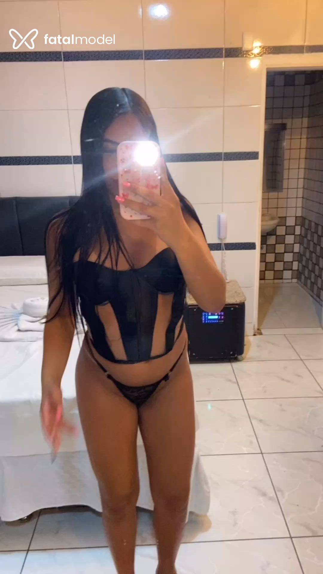 Acompanhante mulher trans morena (o) de olhos pretos - Aghata Loren