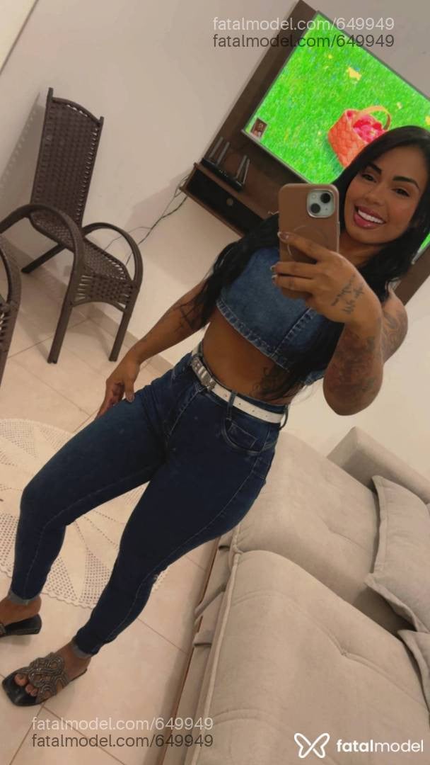 Acompanhante mulher morena (o) de olhos pretos - Caroline Acompanhante mulher morena (o) de olhos pretos - Caroline