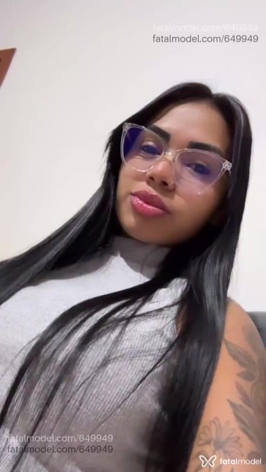 Acompanhante mulher morena (o) de olhos pretos em Uberlândia - Caroline