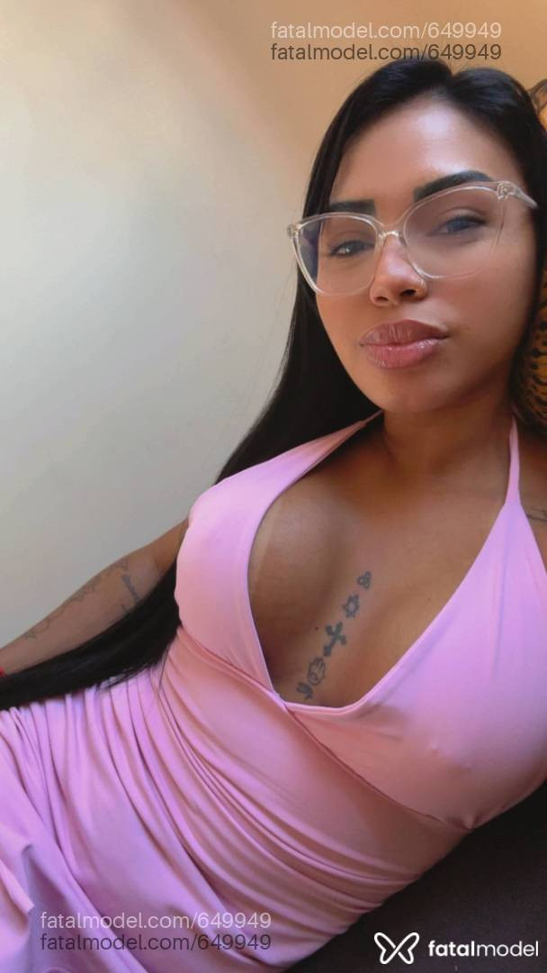 Acompanhante mulher morena (o) de olhos pretos em Uberlândia - Caroline