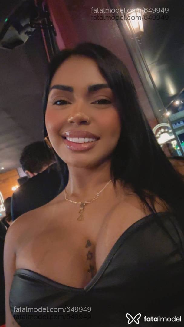 Acompanhante mulher morena (o) de olhos pretos - Caroline