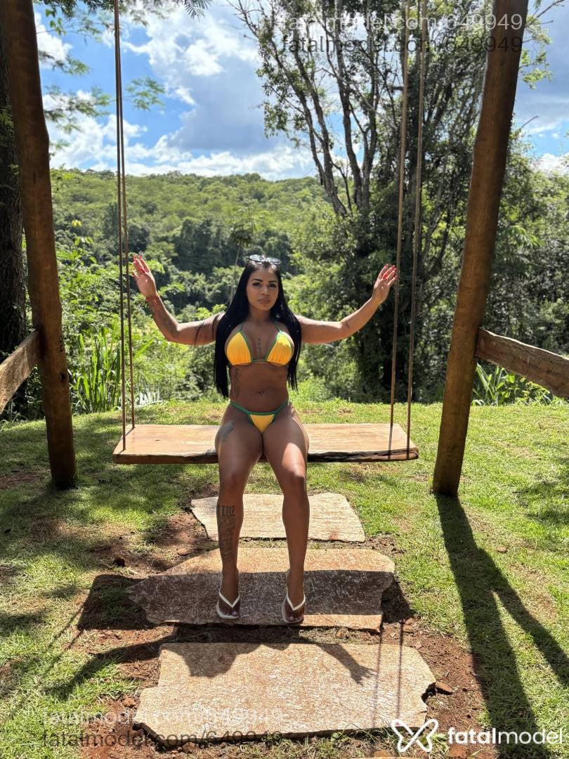Acompanhante mulher morena (o) de olhos pretos em Uberlândia - Caroline