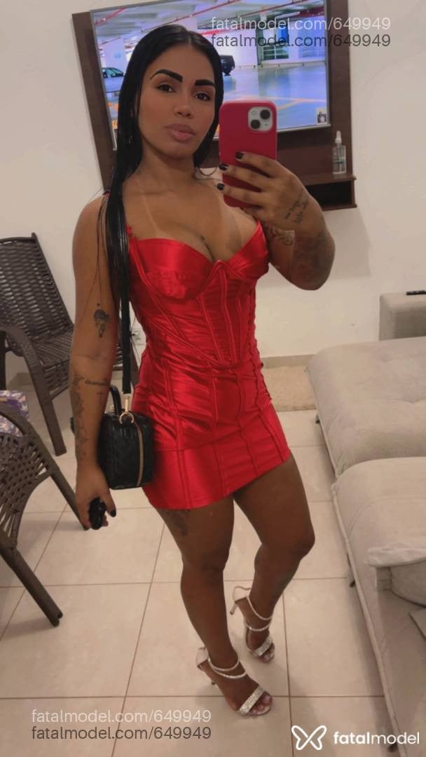 Acompanhante mulher morena (o) de olhos pretos - Caroline