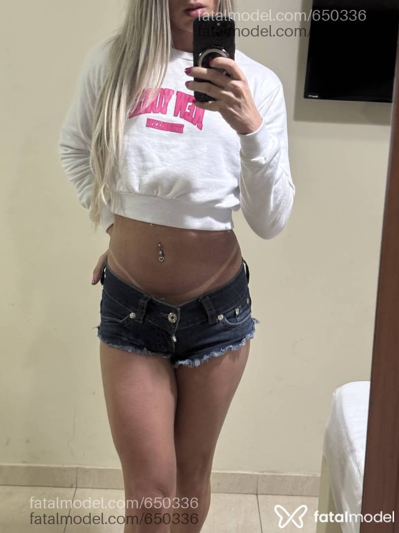 Acompanhante travesti loira (o) de olhos castanhos - Vivi Nomar Acompanhante travesti loira (o) de olhos castanhos - Vivi Nomar