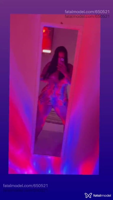 Acompanhante mulher com cabelo castanho de olhos castanhos - Mirella Acompanhante mulher com cabelo castanho de olhos castanhos - Mirella