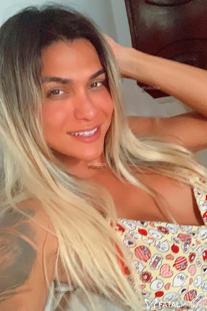 Acompanhante mulher trans loira (o) de olhos castanhos em Recife - Julia Morena dotad