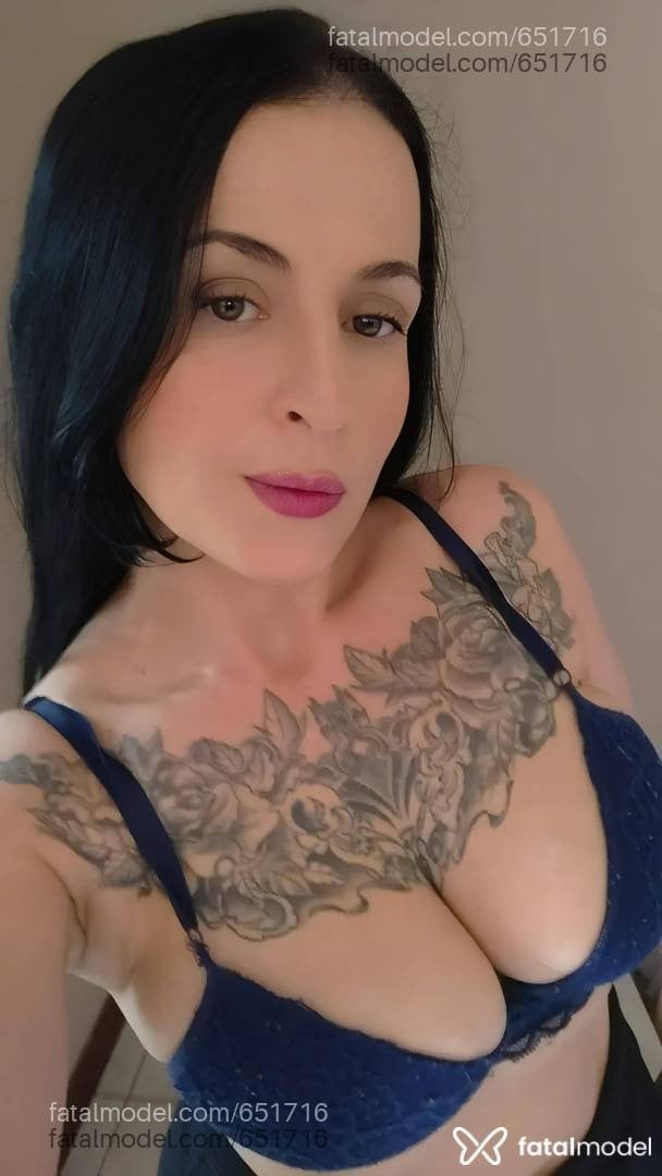 Acompanhante mulher morena (o) de olhos verdes - Lívia