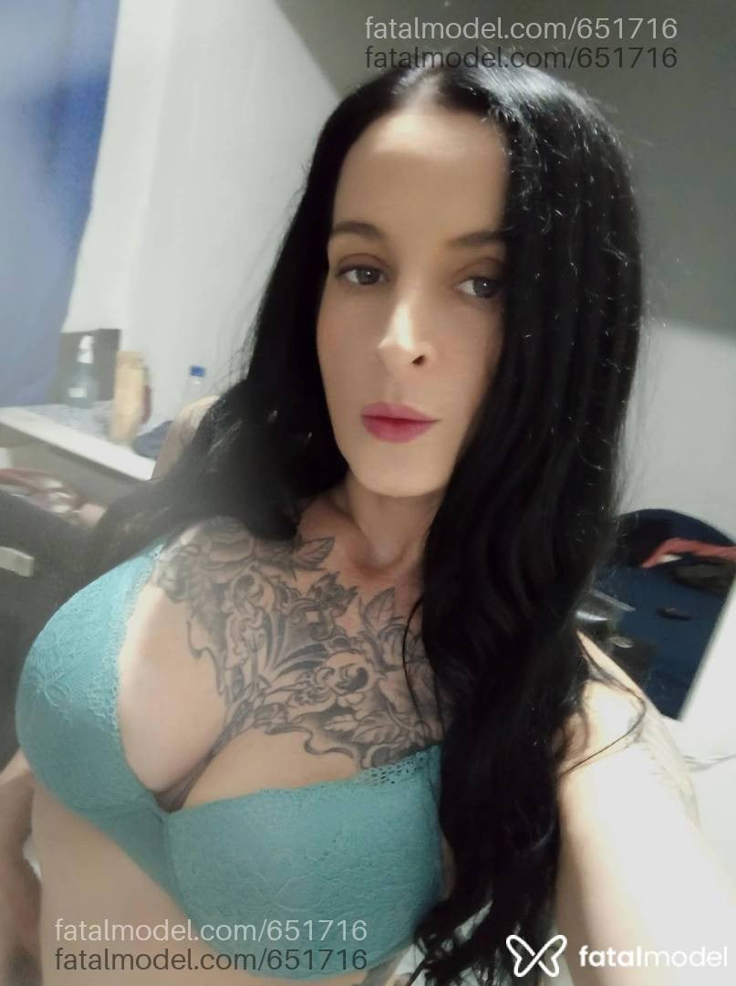 Acompanhante mulher morena (o) de olhos verdes - Lívia