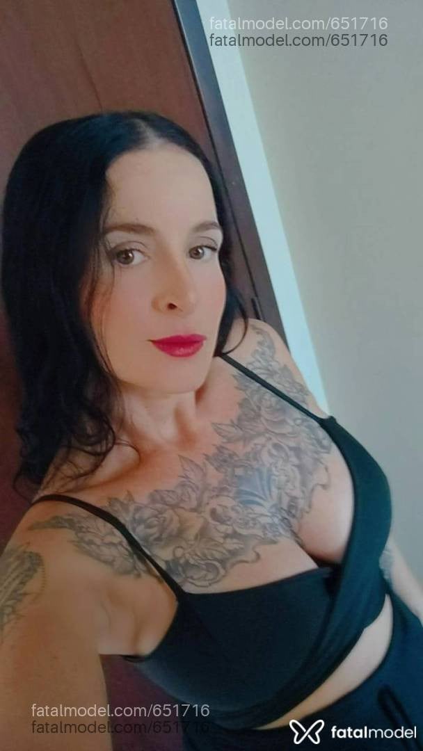 Acompanhante mulher morena (o) de olhos verdes - Lívia