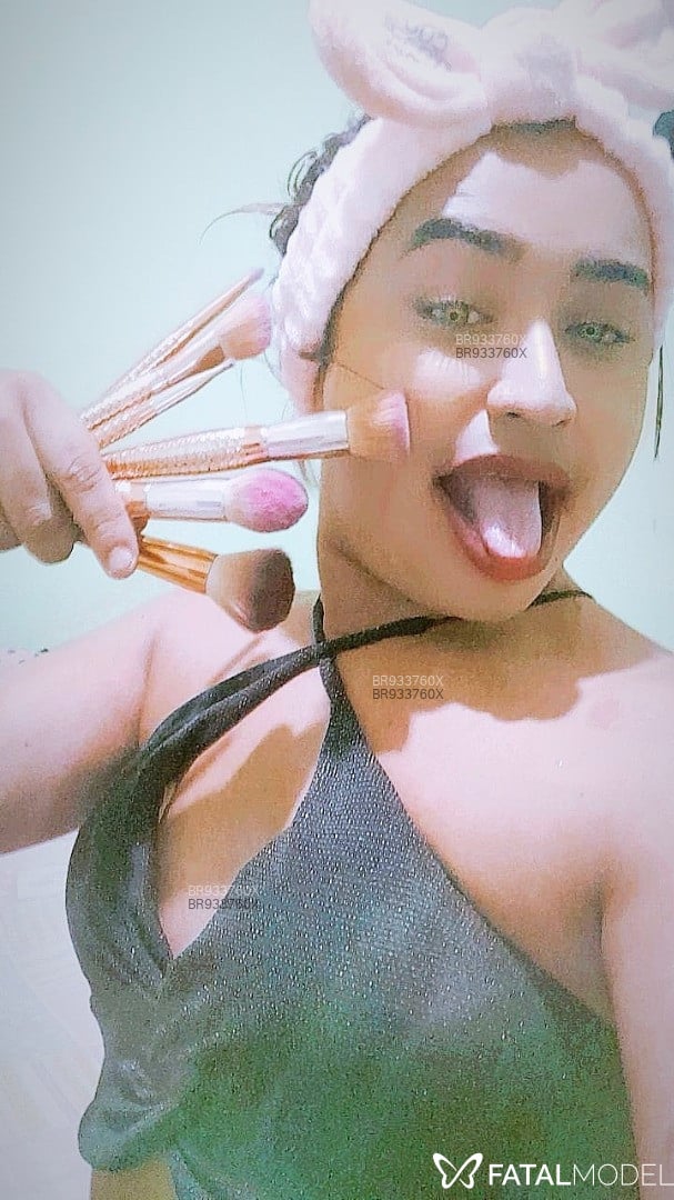 Acompanhante travesti morena (o) de olhos castanhos em Goiânia - Mel Dhafinny