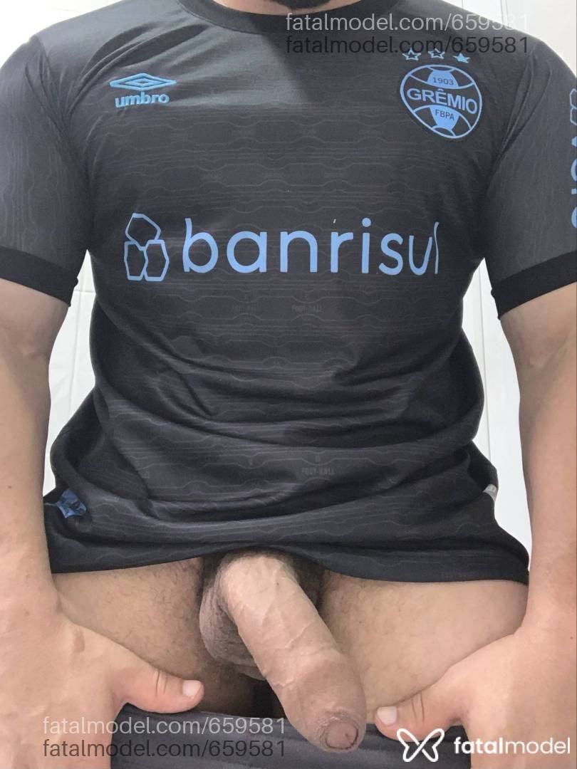 Acompanhante homem morena (o) de olhos castanhos - Escorpiano Grande