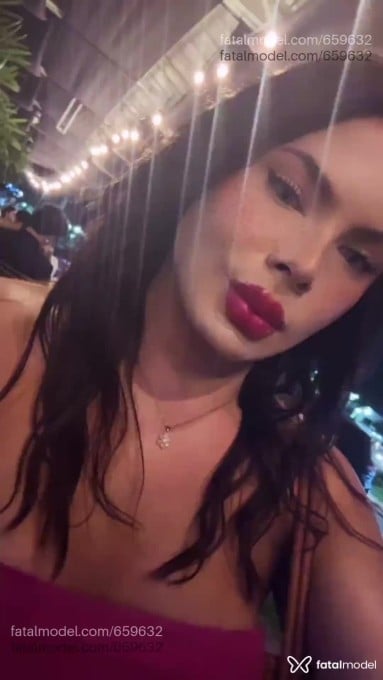 Acompanhante mulher trans com cabelo colorido de olhos castanhos em Cuiabá - Fernanda Nakamura