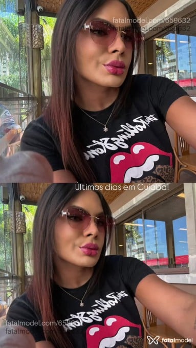 Acompanhante mulher trans com cabelo colorido de olhos castanhos em Cuiabá - Fernanda Nakamura