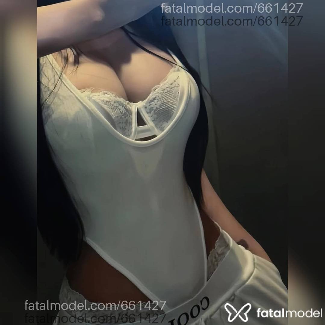 Acompanhante mulher com cabelo castanho de olhos castanhos em Guaratinguetá Acompanhante mulher com cabelo castanho de olhos castanhos em Guaratinguetá - Bella