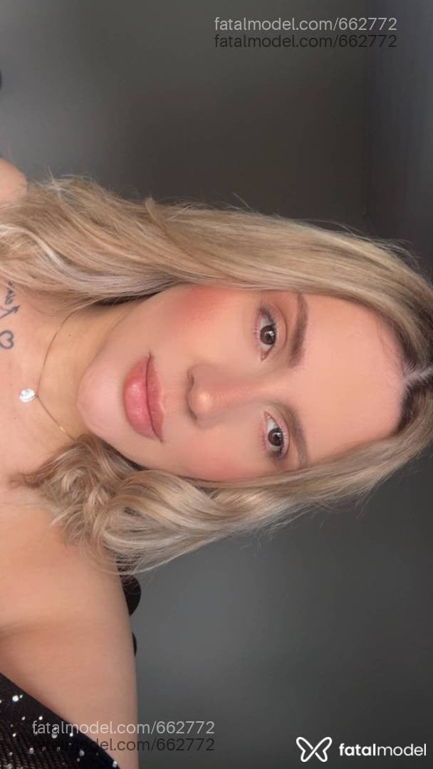 Acompanhante mulher loira (o) de olhos castanhos - Bruna Meneghetti