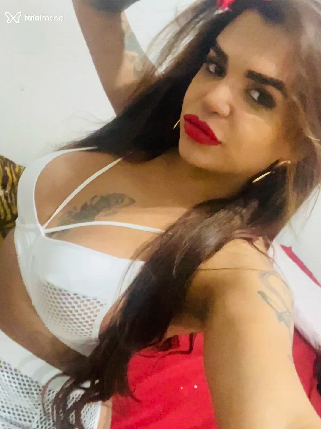 Acompanhante mulher trans com cabelo castanho de olhos castanhos - Ketllyn alcantaraA