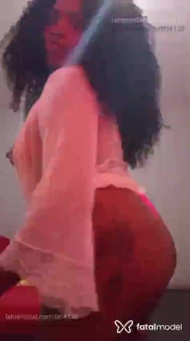 Acompanhante mulher com cabelo castanho de olhos pretos - Gaby Alves