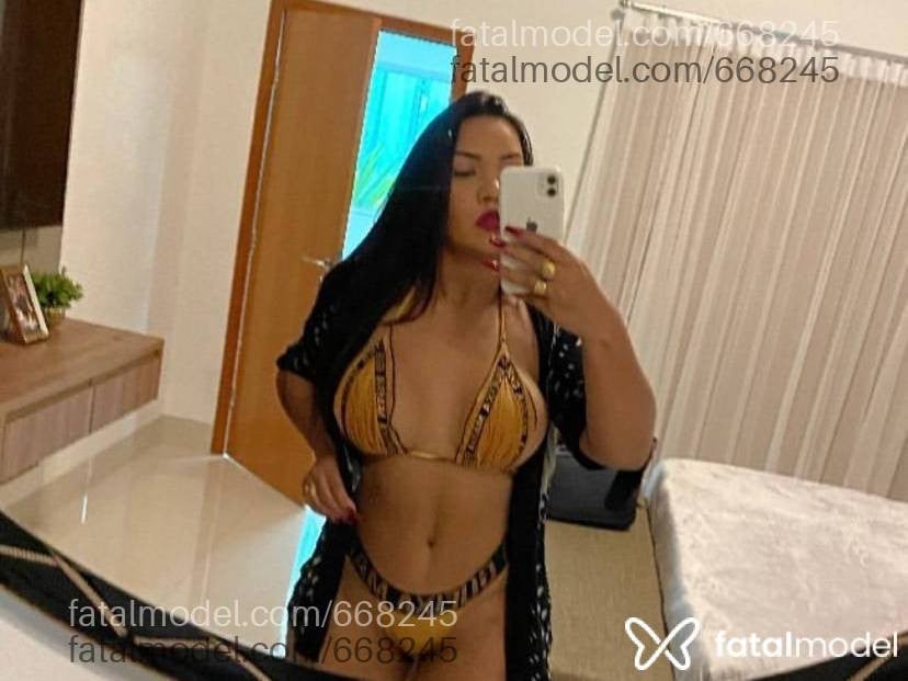Acompanhante mulher com cabelo colorido de olhos mel em Jussara - Karine