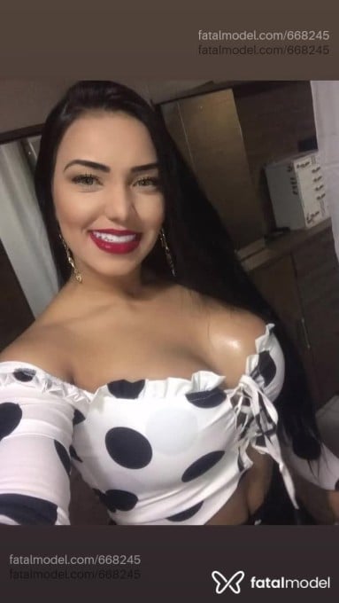 Acompanhante mulher com cabelo colorido de olhos mel - Karine Acompanhante mulher com cabelo colorido de olhos mel - Karine