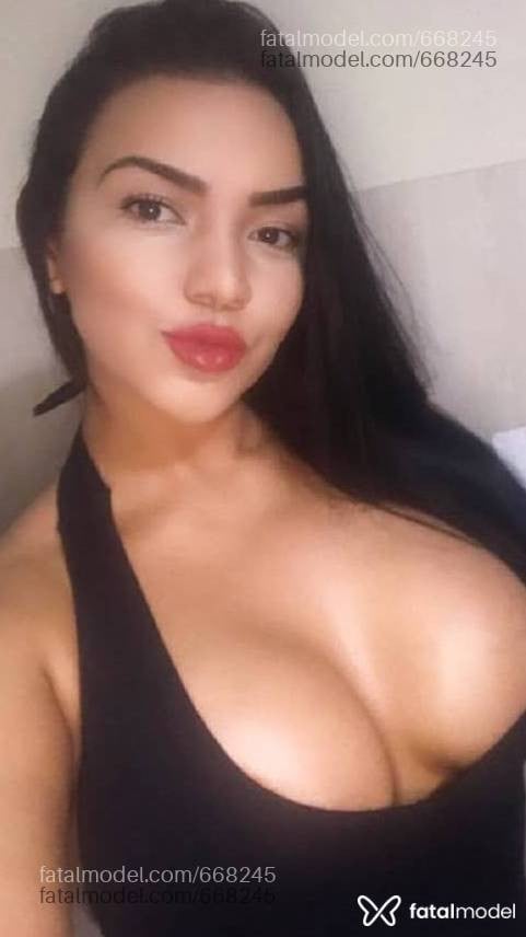 Acompanhante mulher com cabelo colorido de olhos mel em Jussara Acompanhante mulher com cabelo colorido de olhos mel em Jussara - Karine