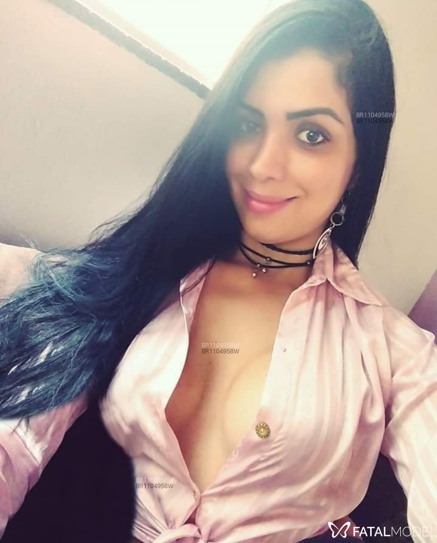Acompanhante travesti com cabelo castanho de olhos castanhos em Maceió Acompanhante travesti com cabelo castanho de olhos castanhos em Maceió - Isabeli fontana