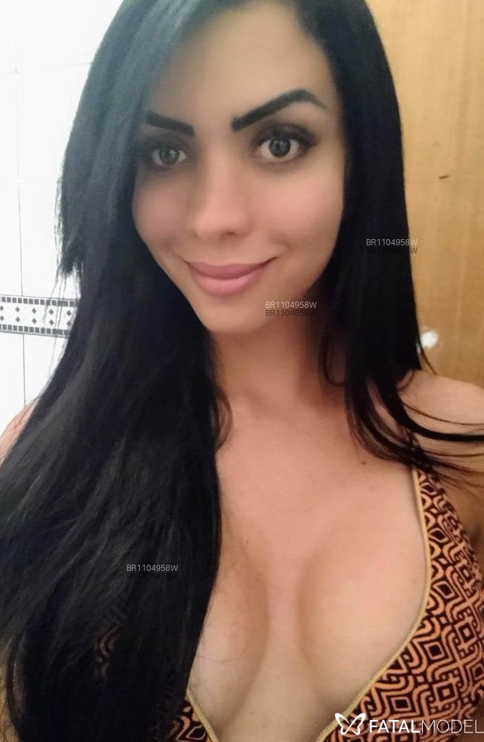 Acompanhante travesti com cabelo castanho de olhos castanhos em Maceió Acompanhante travesti com cabelo castanho de olhos castanhos em Maceió - Isabeli fontana