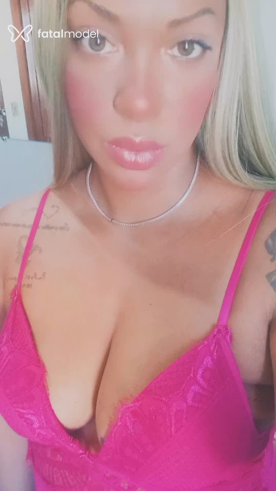 Acompanhante mulher com cabelo castanho de olhos mel em Patos de Minas - Danny Guzliski