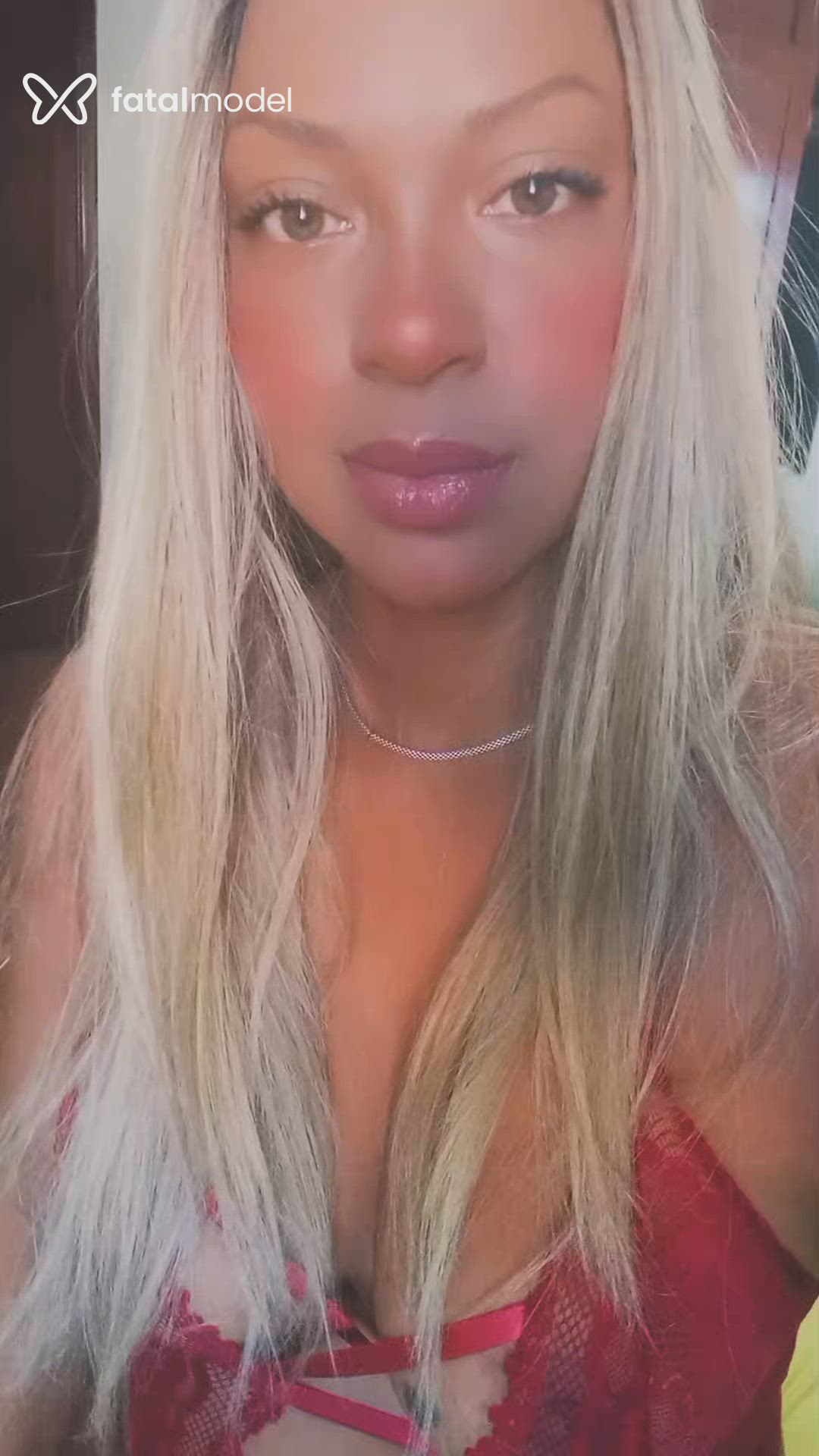 Acompanhante mulher com cabelo castanho de olhos mel em Patos de Minas Acompanhante mulher com cabelo castanho de olhos mel em Patos de Minas - Danny Guzliski