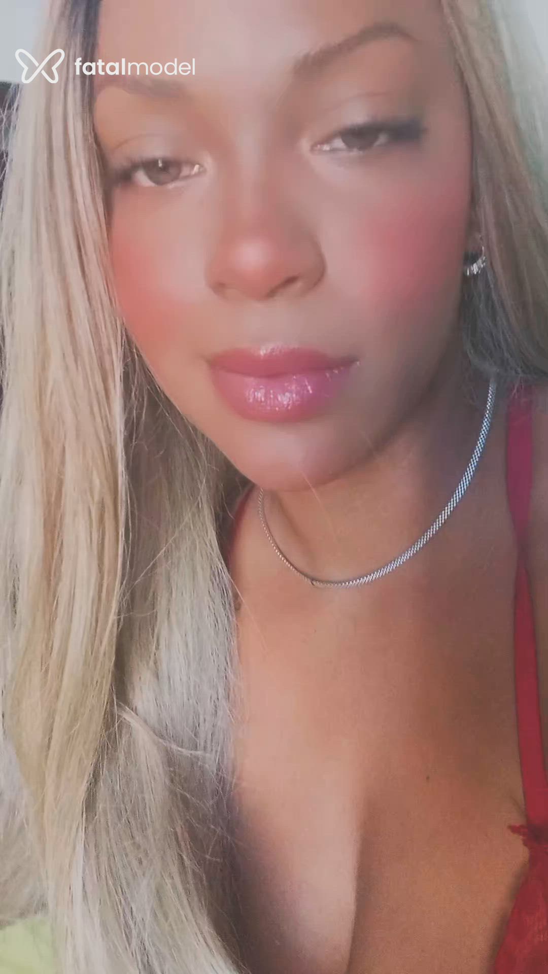 Acompanhante mulher com cabelo castanho de olhos mel em Patos de Minas - Danny Guzliski