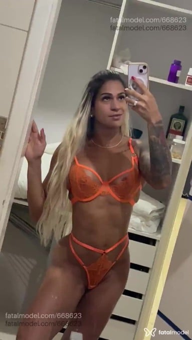 Acompanhante mulher loira (o) de olhos castanhos em Cascavel - Helen