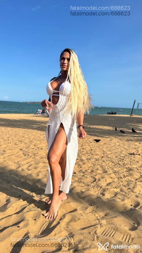 Acompanhante mulher loira (o) de olhos castanhos em Toledo Acompanhante mulher loira (o) de olhos castanhos em Toledo - Maya Santorini