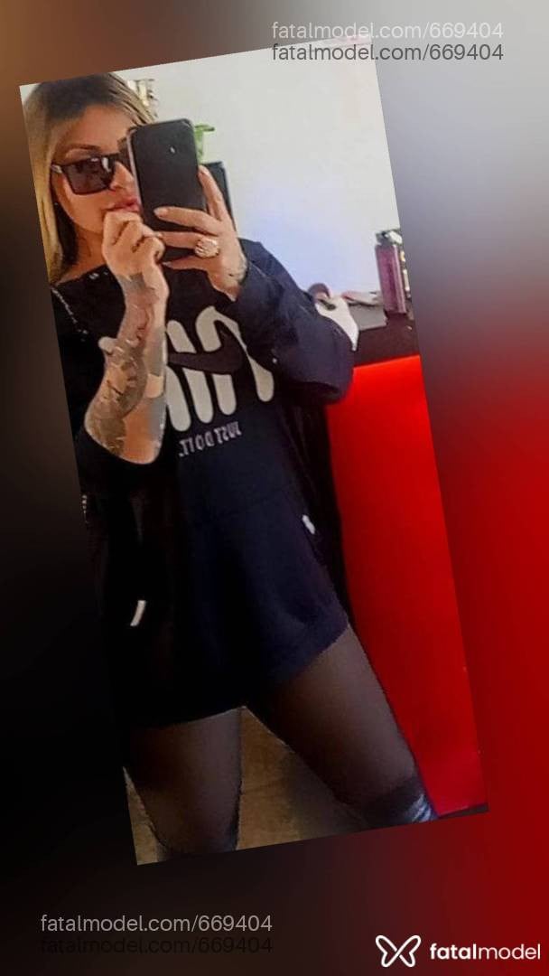 Acompanhante mulher loira (o) de olhos castanhos - Daiane