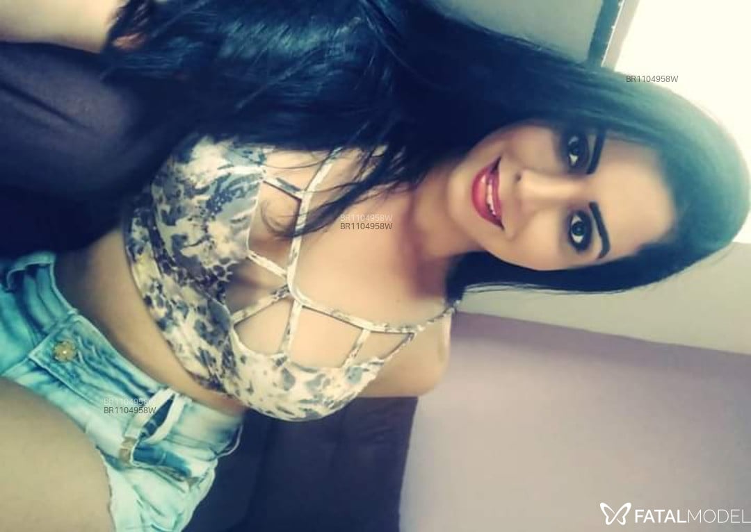 Acompanhante travesti com cabelo castanho de olhos castanhos em Maceió Acompanhante travesti com cabelo castanho de olhos castanhos em Maceió - Isabeli fontana
