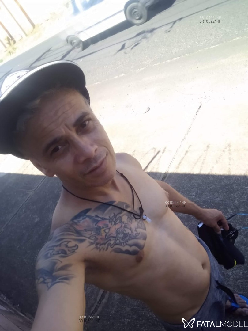 Acompanhante homem com cabelo castanho de olhos castanhos em Bauru Acompanhante homem com cabelo castanho de olhos castanhos em Bauru - Dimmy